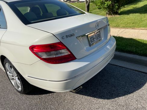 Used 2011 Mercedes-Benz C 300 4MATIC Sedan image 5
