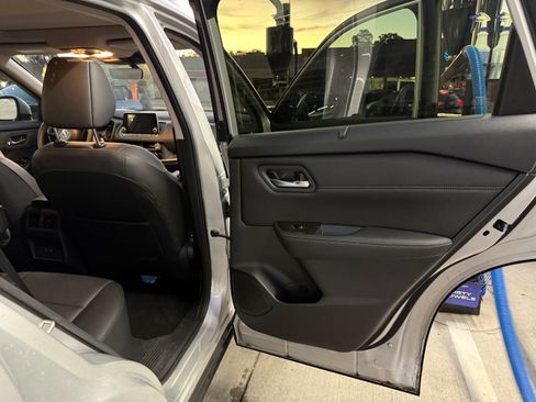 Used 2024 Nissan Rogue SV w/ SV Premium Package image 13