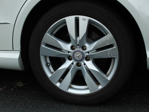 Used 2011 Mercedes-Benz E 350 4MATIC Wagon image 19