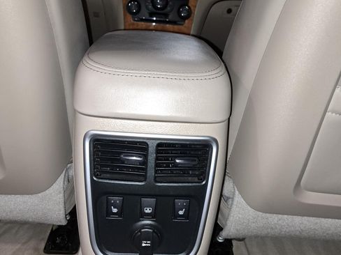 Used 2014 Chrysler 300 C w/ Light Group image 14