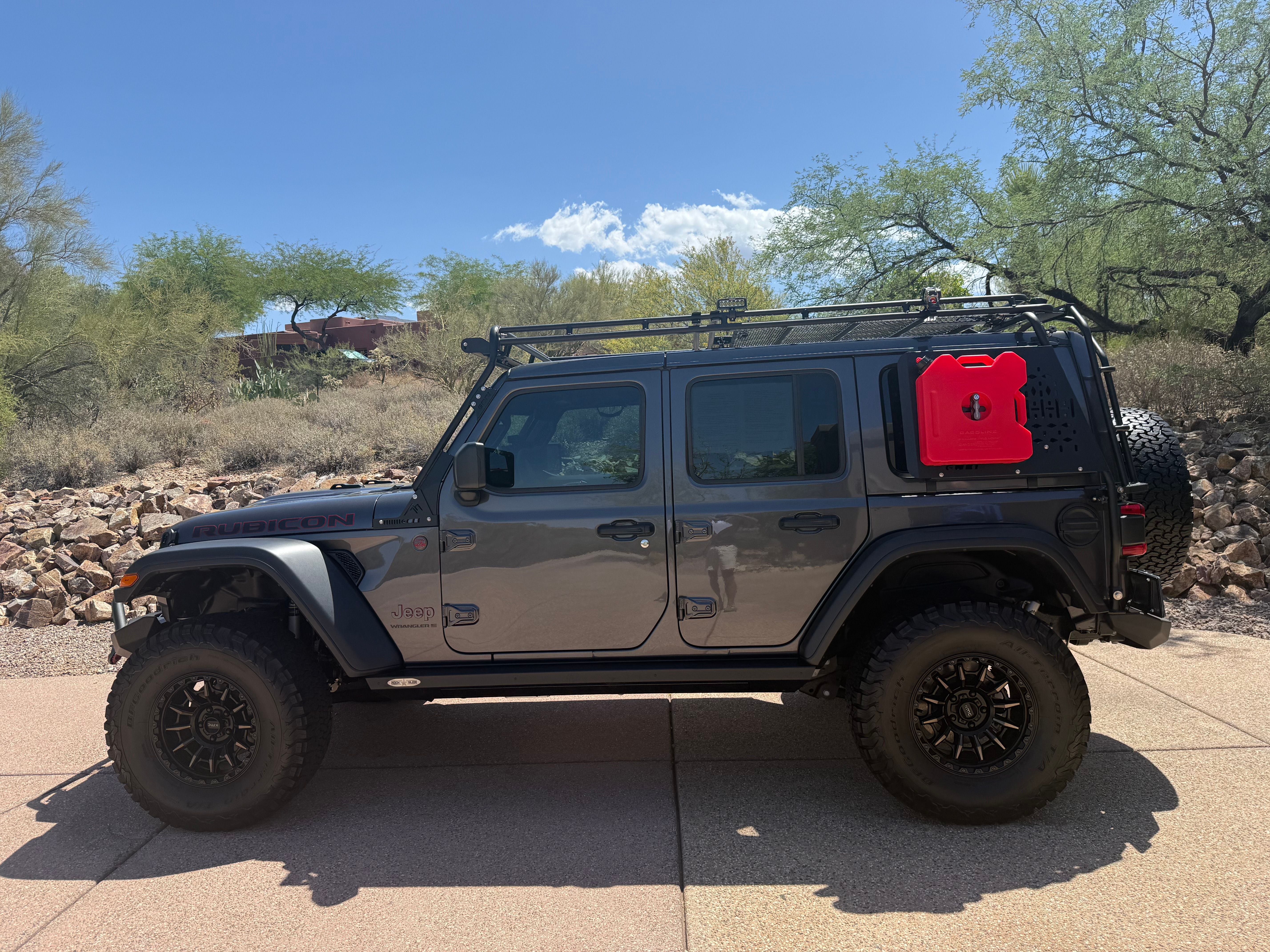 Used 2025 Jeep Wrangler Unlimited Rubicon w/ Convenience Group AWD/4WD image 8