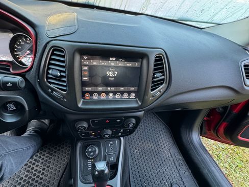 Used 2018 Jeep Compass Trailhawk w/ Popular Equipment Group AWD/4WD image 19