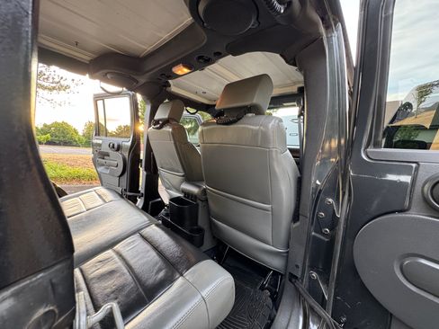 Used 2010 Jeep Wrangler Unlimited Rubicon w/ Dual Top Group AWD/4WD image 25