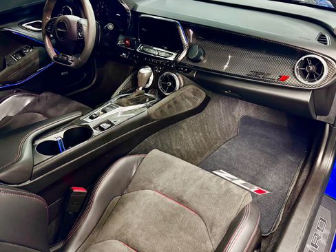 Used 2018 Chevrolet Camaro ZL1 image 11