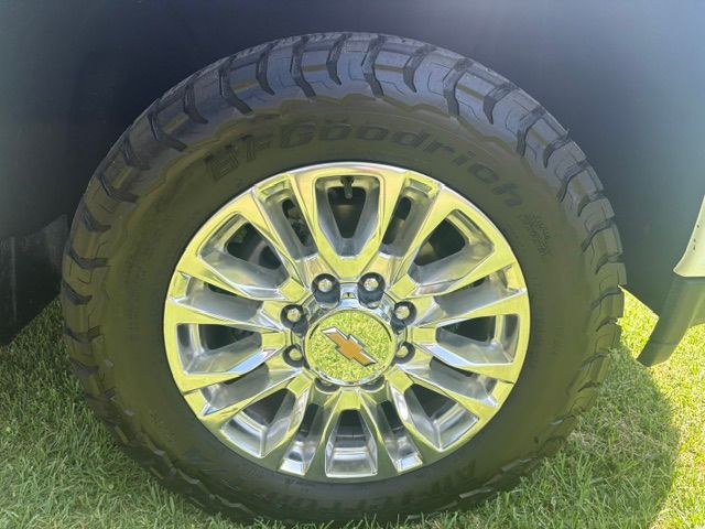 Used 2022 Chevrolet Silverado 2500 High Country w/ Safety Package II AWD/4WD image 13