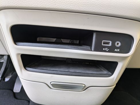 Used 2018 Chrysler Pacifica Touring-L image 23