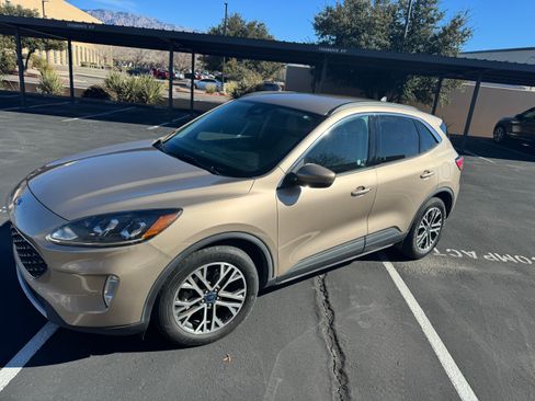 Used 2020 Ford Escape SEL image 2