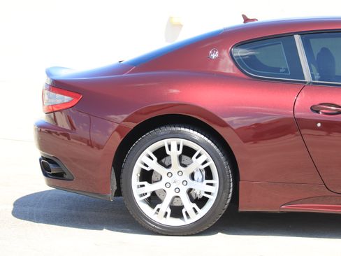 Used 2013 Maserati GranTurismo Sport image 12