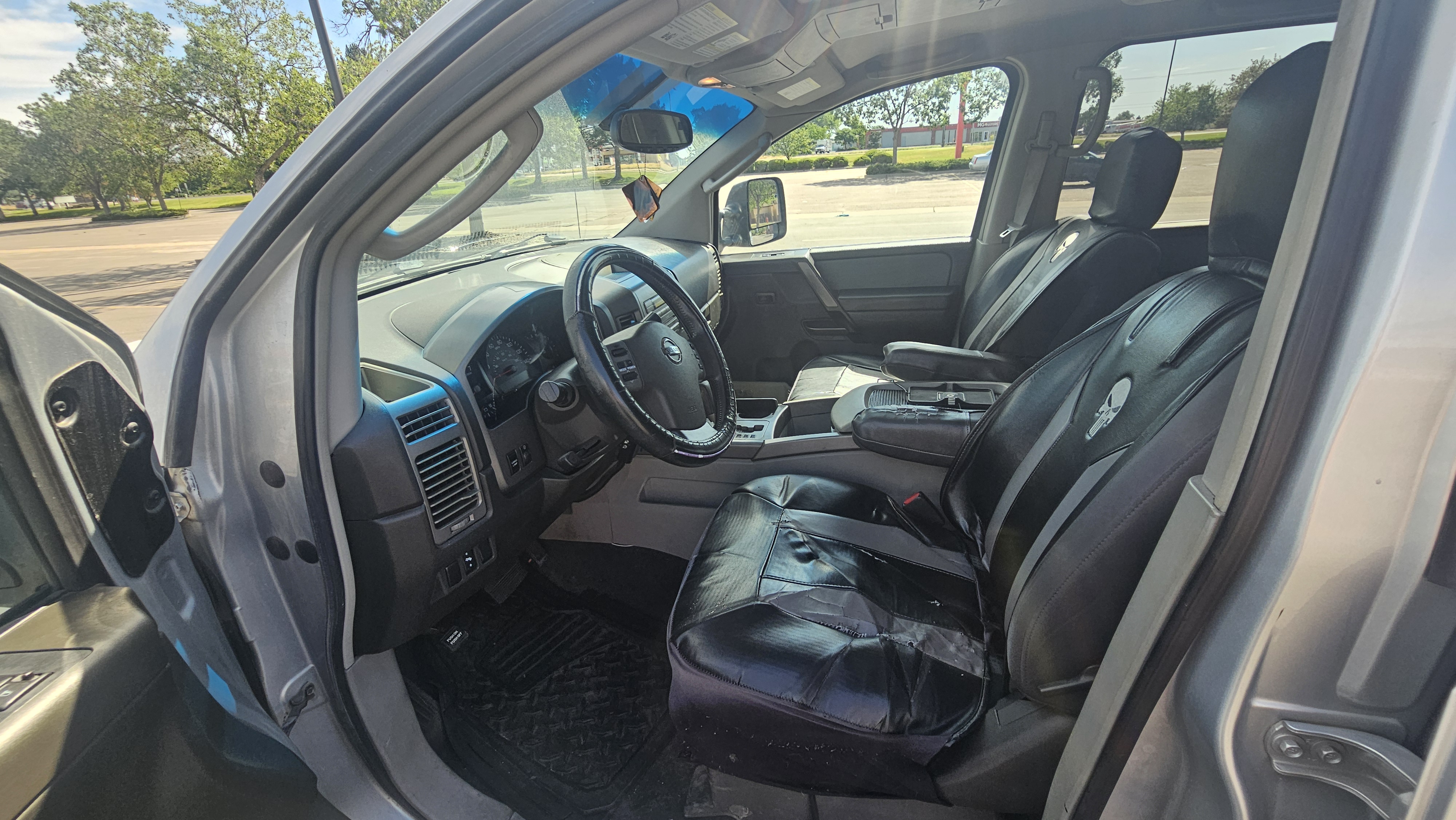 Used 2004 Nissan Titan SE AWD/4WD image 13