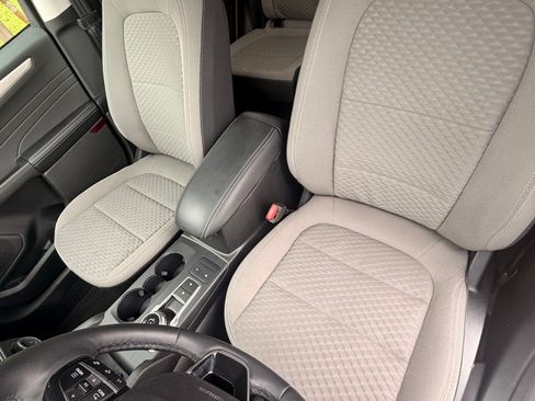 Used 2022 Ford Escape SE w/ SE Sport Appearance Package image 6