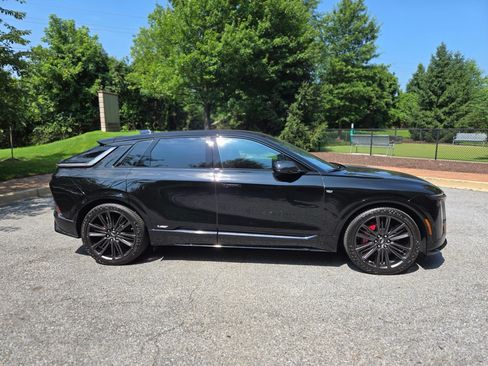 Used 2026 Cadillac Lyriq V image 6