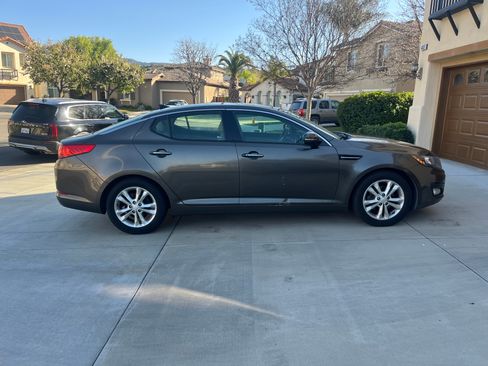 Used 2012 Kia Optima EX w/ Premium Pkg FWD image 2