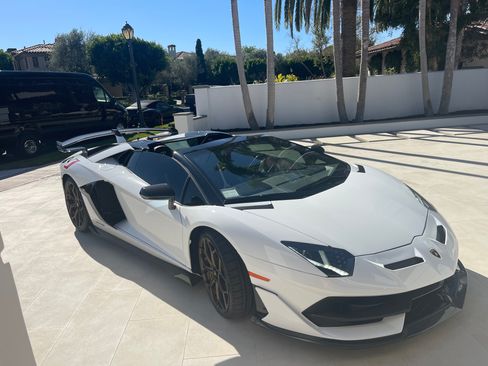 Used 2020 Lamborghini Aventador SVJ AWD/4WD image 2
