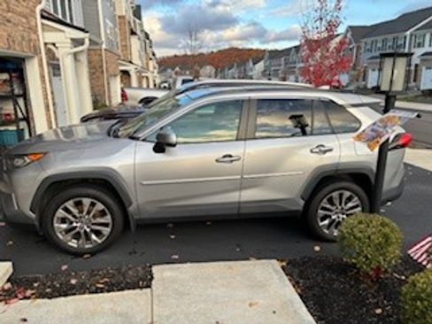 Used 2019 Toyota RAV4 Limited image 6