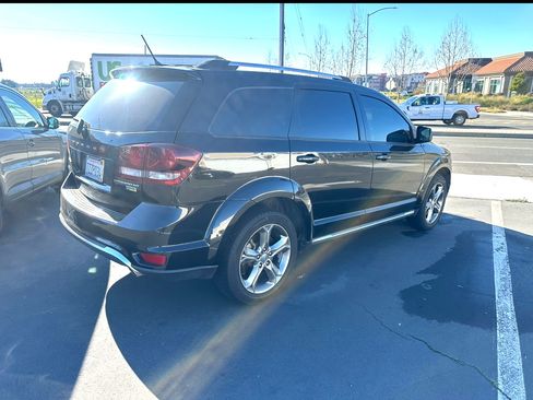Used 2017 Dodge Journey Crossroad image 4