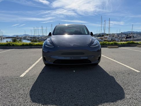 Used 2022 Tesla Model Y Long Range image 2