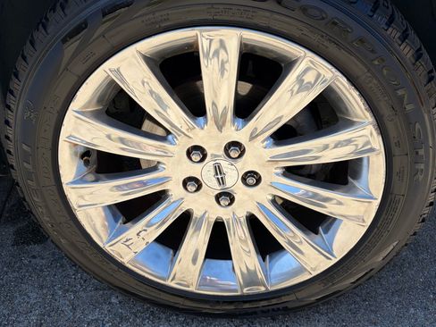 Used 2014 Lincoln MKX Sport Utility 4D w/ Equipment Group 102A image 2