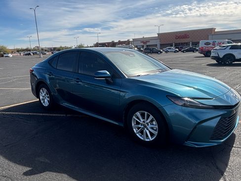 Used 2025 Toyota Camry LE w/ Convenience Package FWD image 1