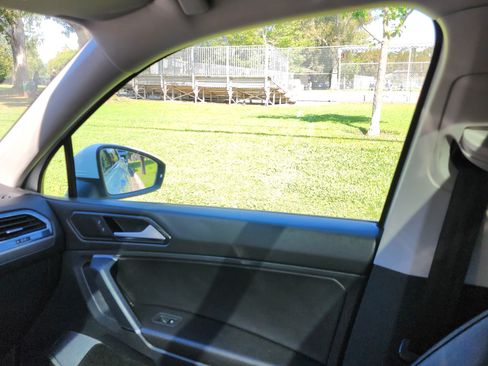 Used 2018 Volkswagen Tiguan SEL image 26