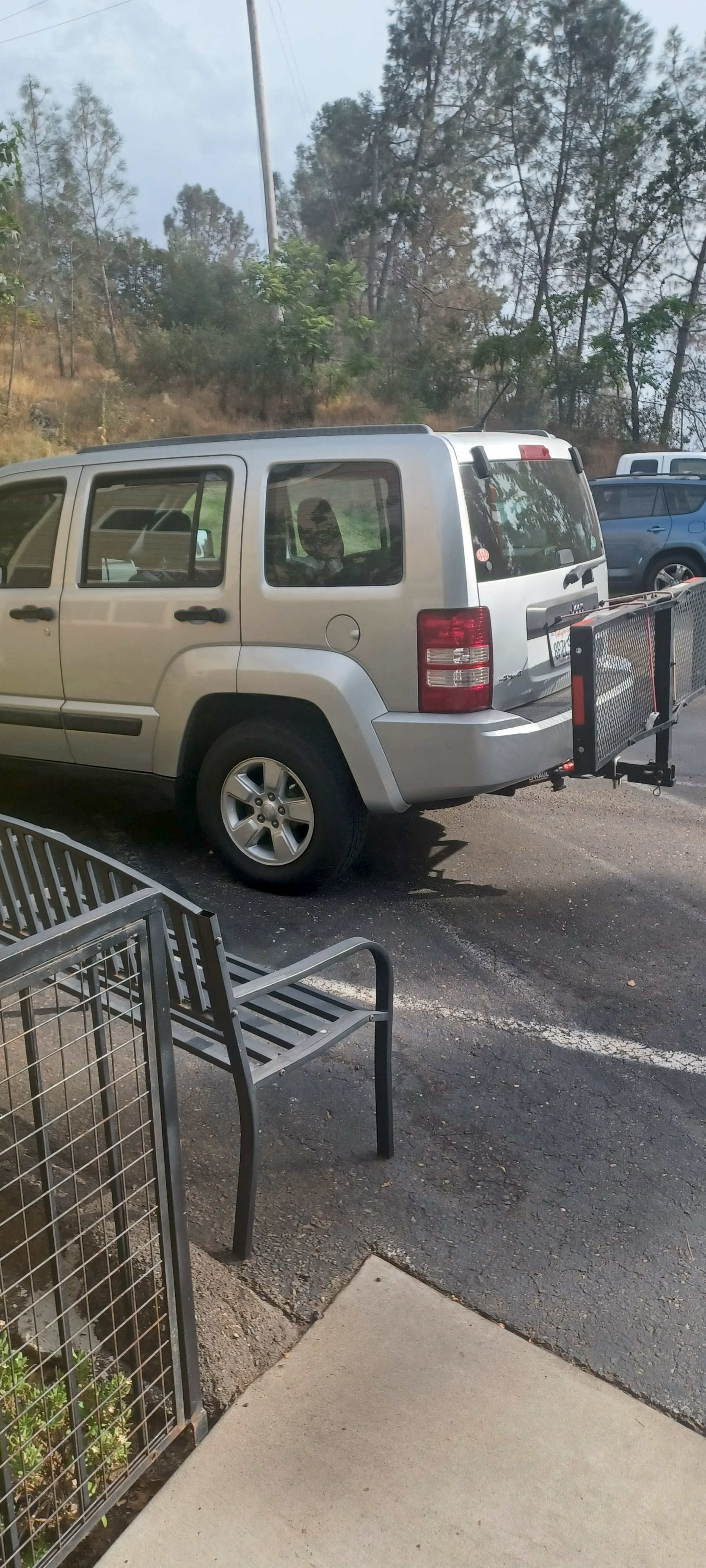 Used 2012 Jeep Liberty Sport AWD/4WD image 2