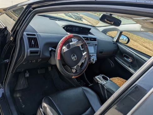 Used 2015 Toyota Prius V Four image 10