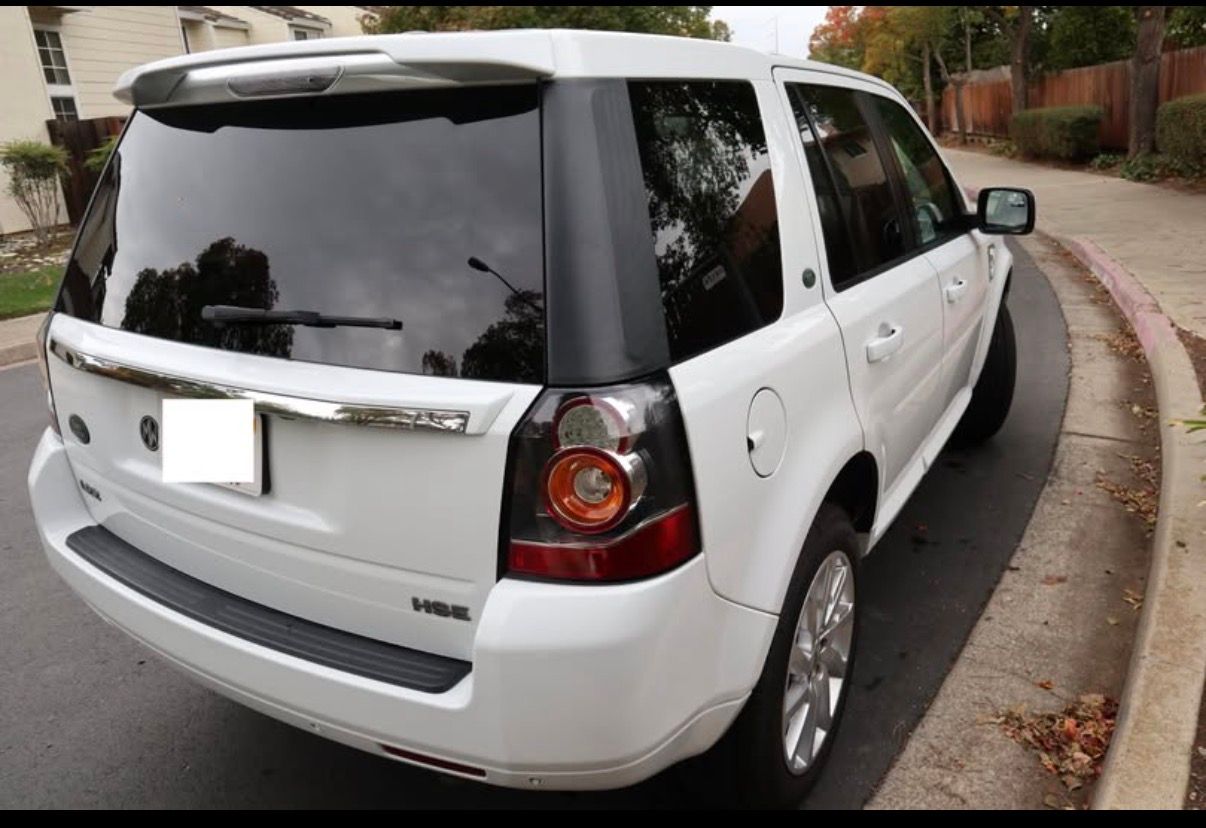 Used 2013 Land Rover LR2 HSE AWD/4WD image 6