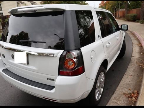 Used 2013 Land Rover LR2 HSE image 6