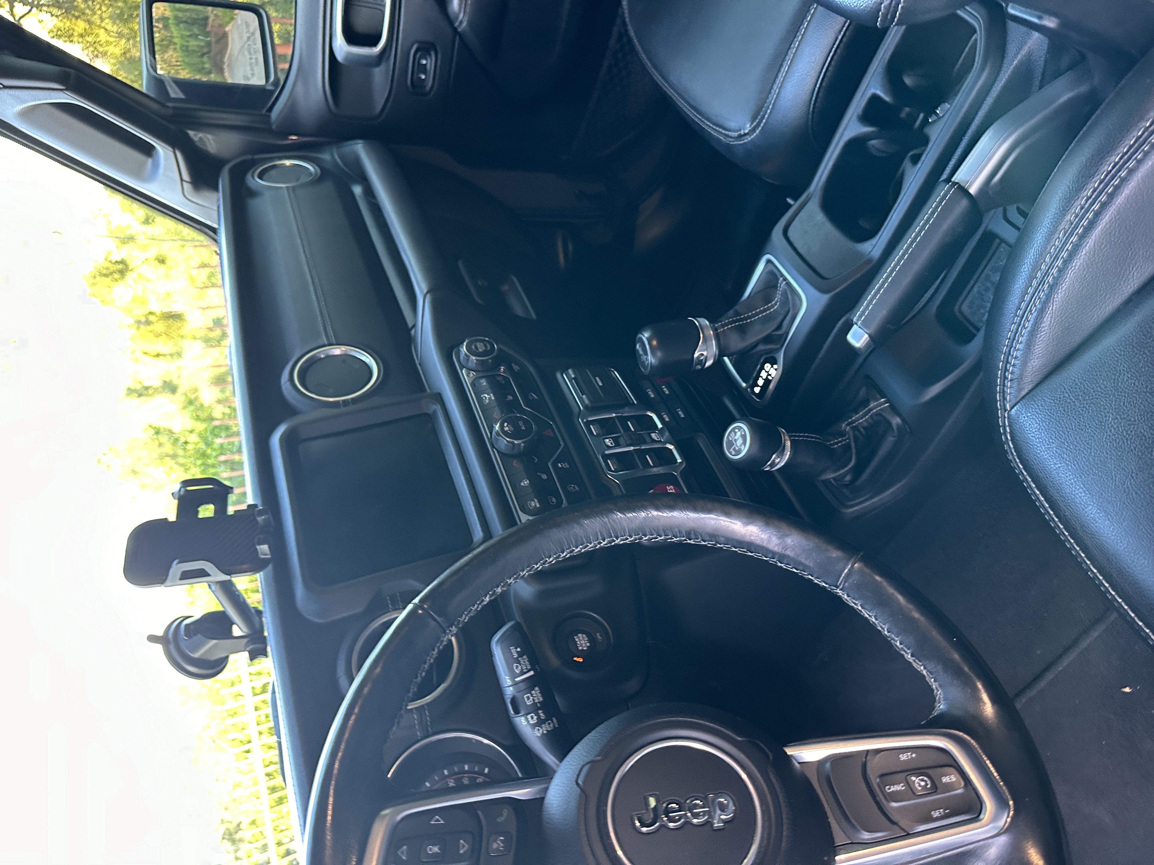Used 2019 Jeep Wrangler Unlimited Sahara AWD/4WD image 10