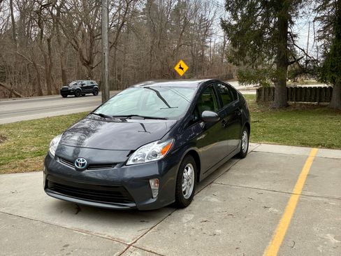 Used 2013 Toyota Prius Two FWD image 1