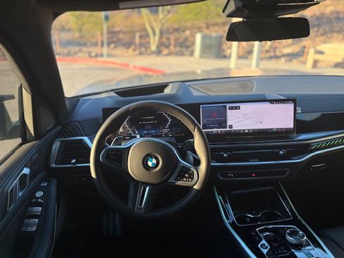 Used 2025 BMW X7 M60i w/ M Sport Professional Package image 25