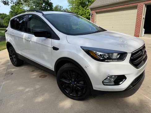 Used 2018 Ford Escape SEL w/ SEL Sport Appearance Package AWD/4WD image 8