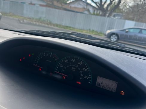 Used 2011 Toyota Yaris Sedan image 17