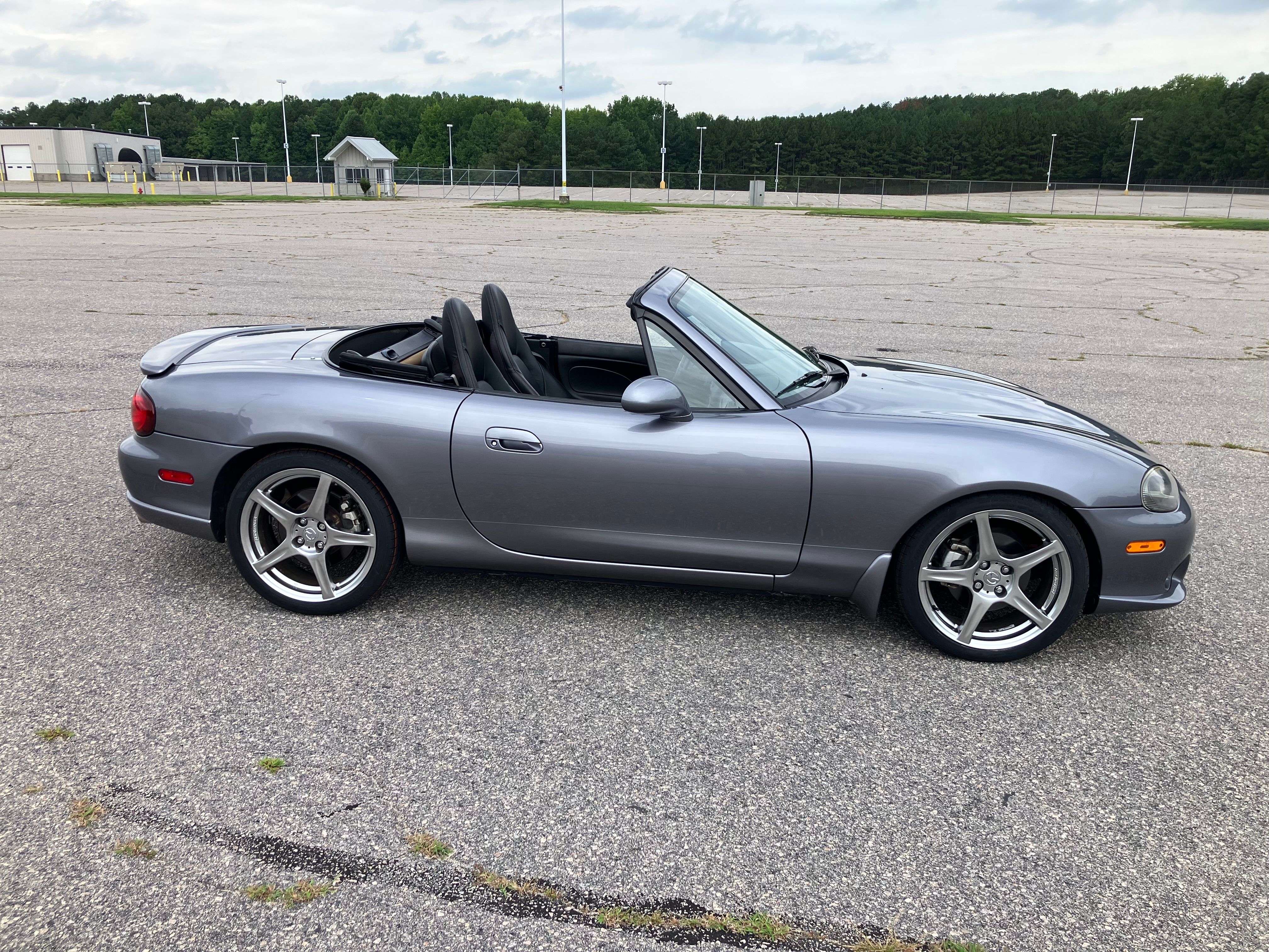 Used 2004 MAZDA MX-5 Miata MAZDASPEED w/ Grand Touring Pkg RWD image 22