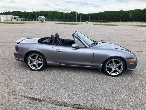 Used 2004 MAZDA MX-5 Miata MAZDASPEED w/ Grand Touring Pkg RWD image 22