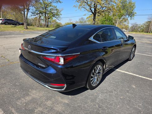 Used 2019 Lexus ES 300h w/ Accessory Package image 5