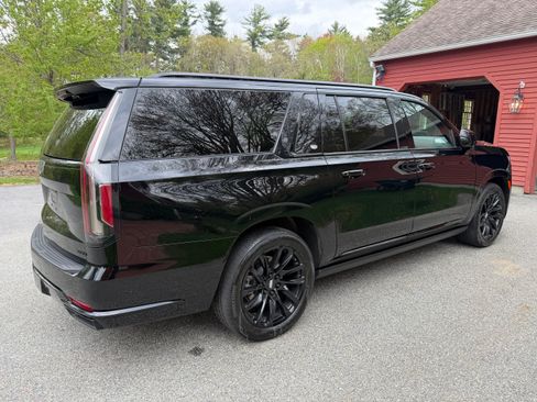 Used 2023 Cadillac Escalade ESV Sport Platinum w/ LPO, ONYX Package AWD/4WD image 11