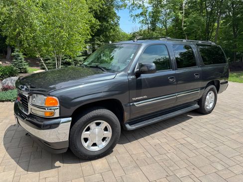 Used 2005 GMC Yukon XL SLT w/ SLT Preferred Equipment Group AWD/4WD image 8