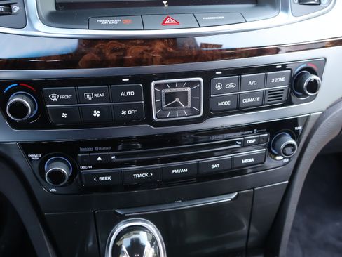 Used 2015 Hyundai Equus Signature image 17