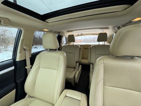 Used 2019 Toyota Highlander XLE image 9