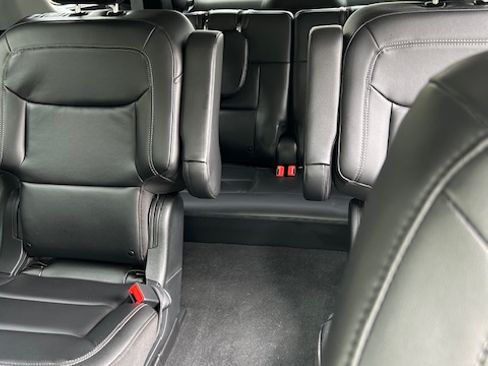 Used 2023 Ford Explorer XLT w/ Equipment Group 202A image 11