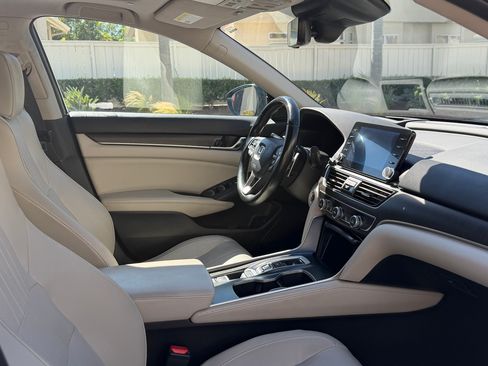 Used 2018 Honda Accord Touring image 13