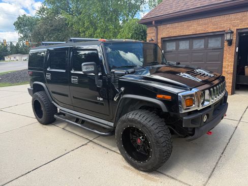 Used 2005 HUMMER H2 w/ Preferred Equipment Group AWD/4WD image 1