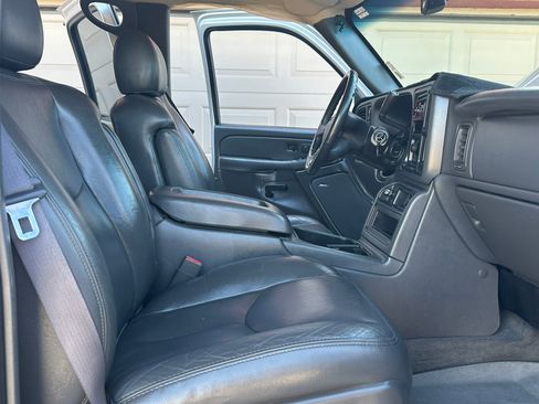 Used 2005 GMC Sierra 2500 SLT w/ Heavy-Duty Power Package AWD/4WD image 25