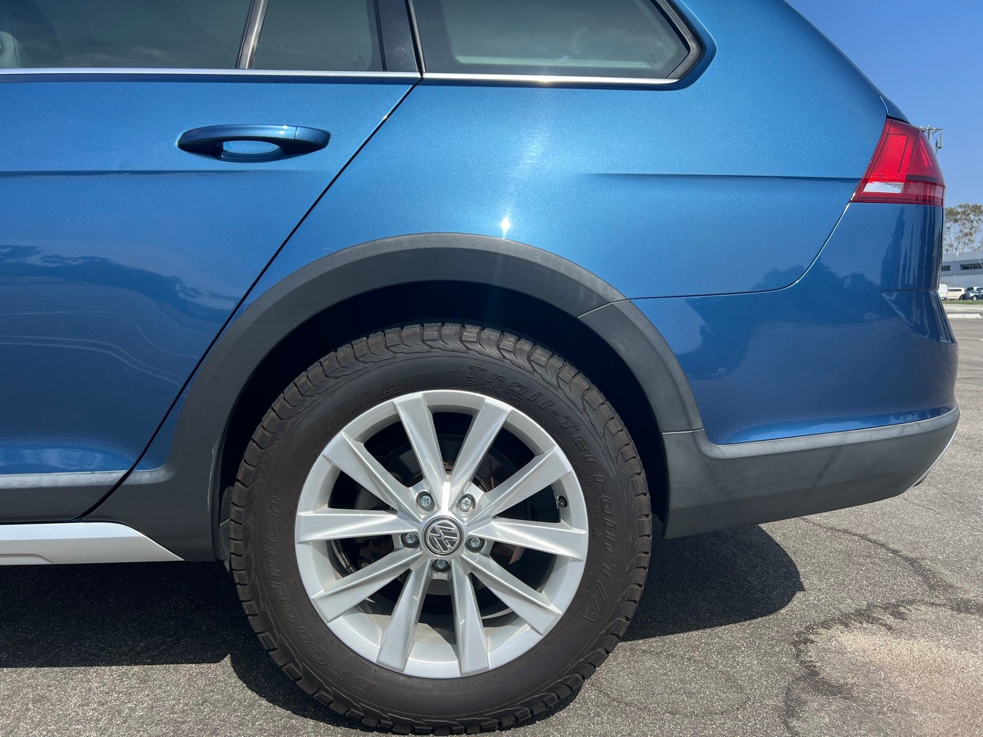 Used 2017 Volkswagen Golf Alltrack SE AWD/4WD image 13
