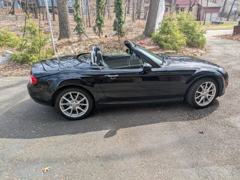 Used 2010 MAZDA MX-5 Miata Grand Touring w/ Premium Pkg image 17