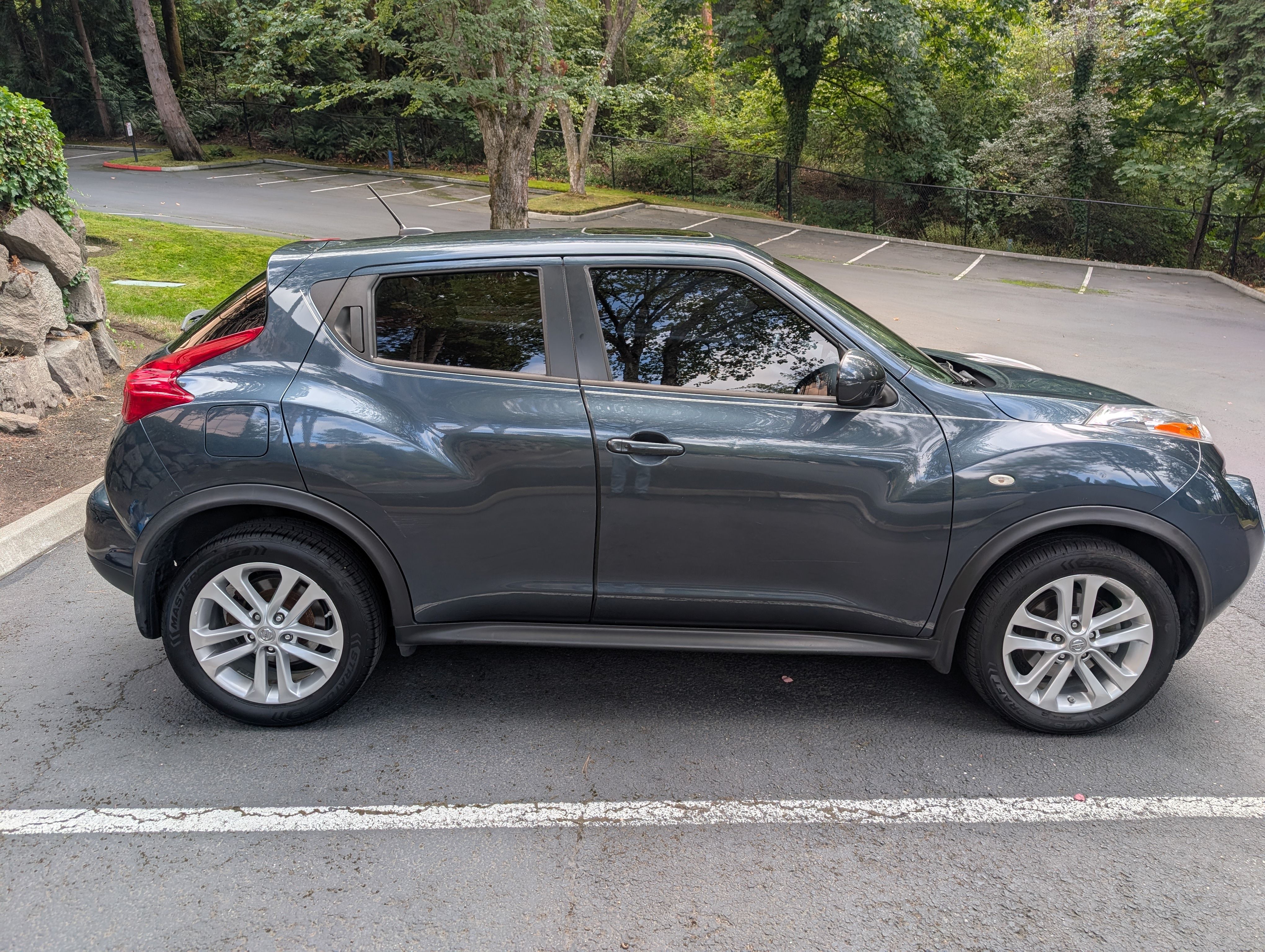 Used 2014 Nissan Juke SV FWD image 4