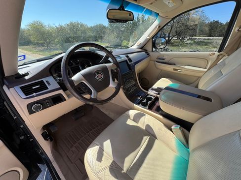 Used 2007 Cadillac Escalade ESV AWD w/ Information Package image 6