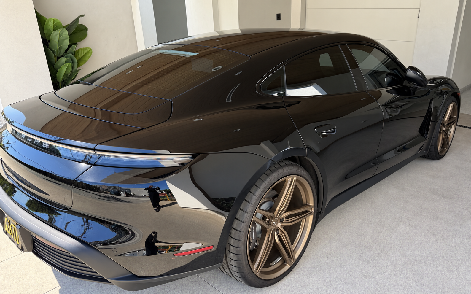 Used 2022 Porsche Taycan RWD image 8