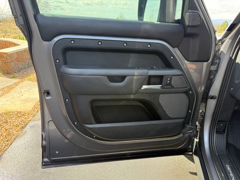 Used 2022 Land Rover Defender 110 X-Dynamic HSE image 10