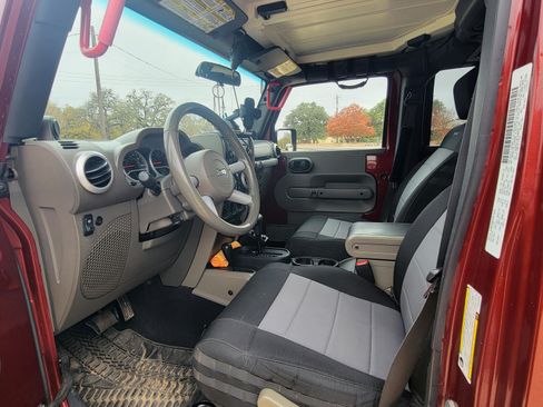 Used 2008 Jeep Wrangler Unlimited Sahara w/ Dual Top Group image 28